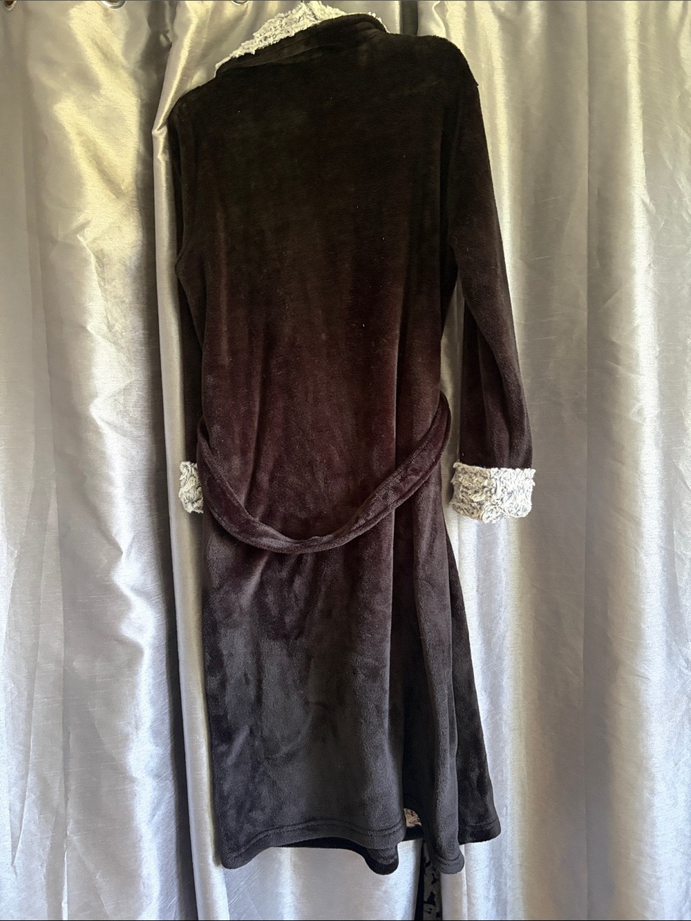 Fuzzy Bathrobe - Picture 4 of 4